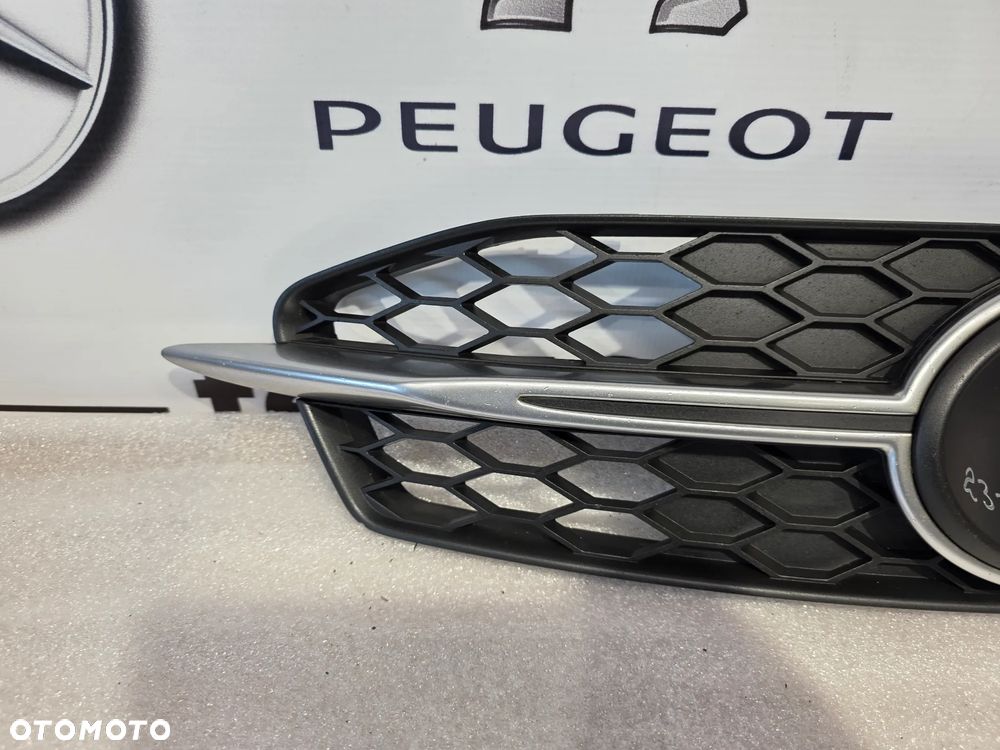 AUDI A6 C7 S-LINE 10- LEWA / PRAWA KRATKA BOCZNA ZDERZAKA PRZEDNIEGO PRZÓD NR 4G0807681E , 4G0807681K / 4G0807682E , 4G0807682K NR AUKCJI KB23 - 8