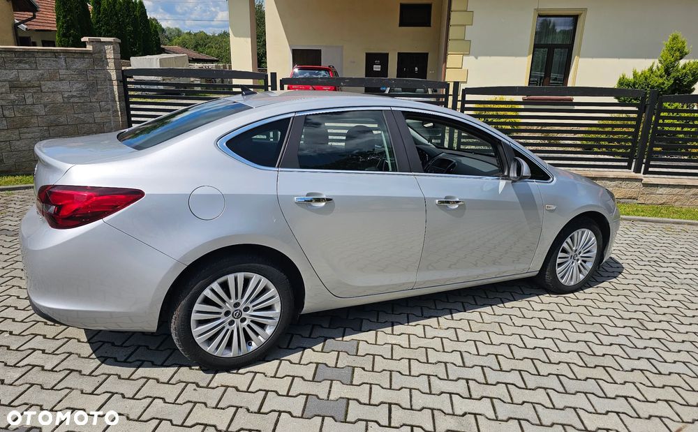 Opel Astra 1.4 T Cosmo - 9