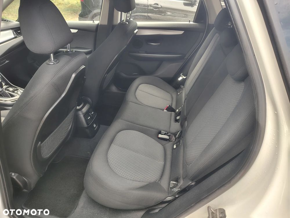 BMW Seria 2 218i - 13