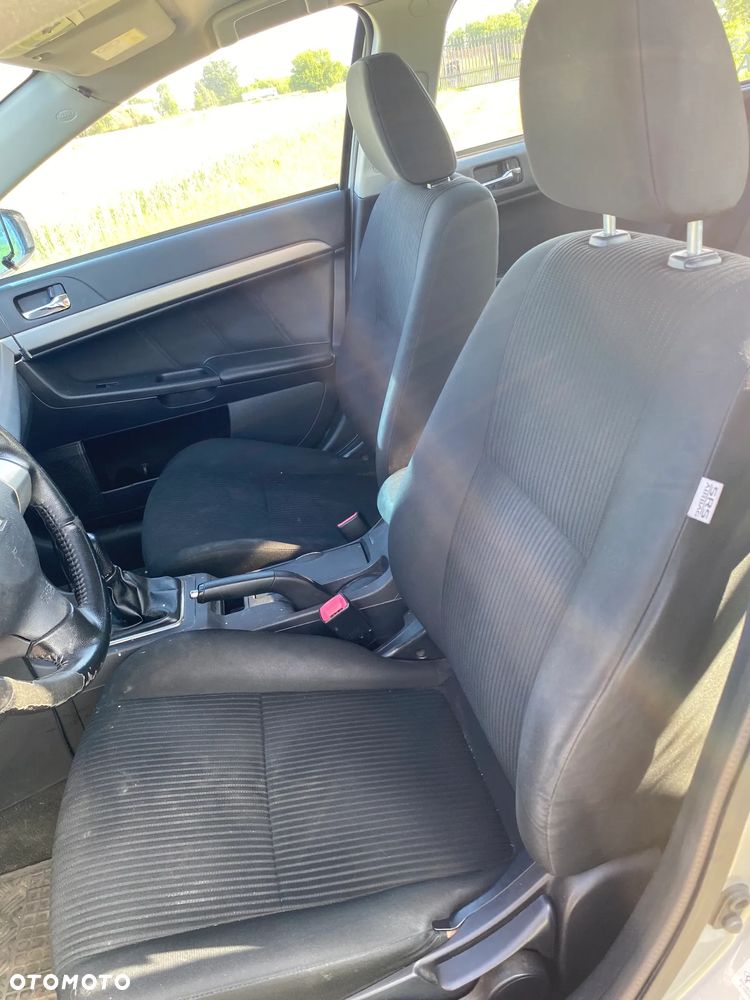 Mitsubishi Lancer - 9