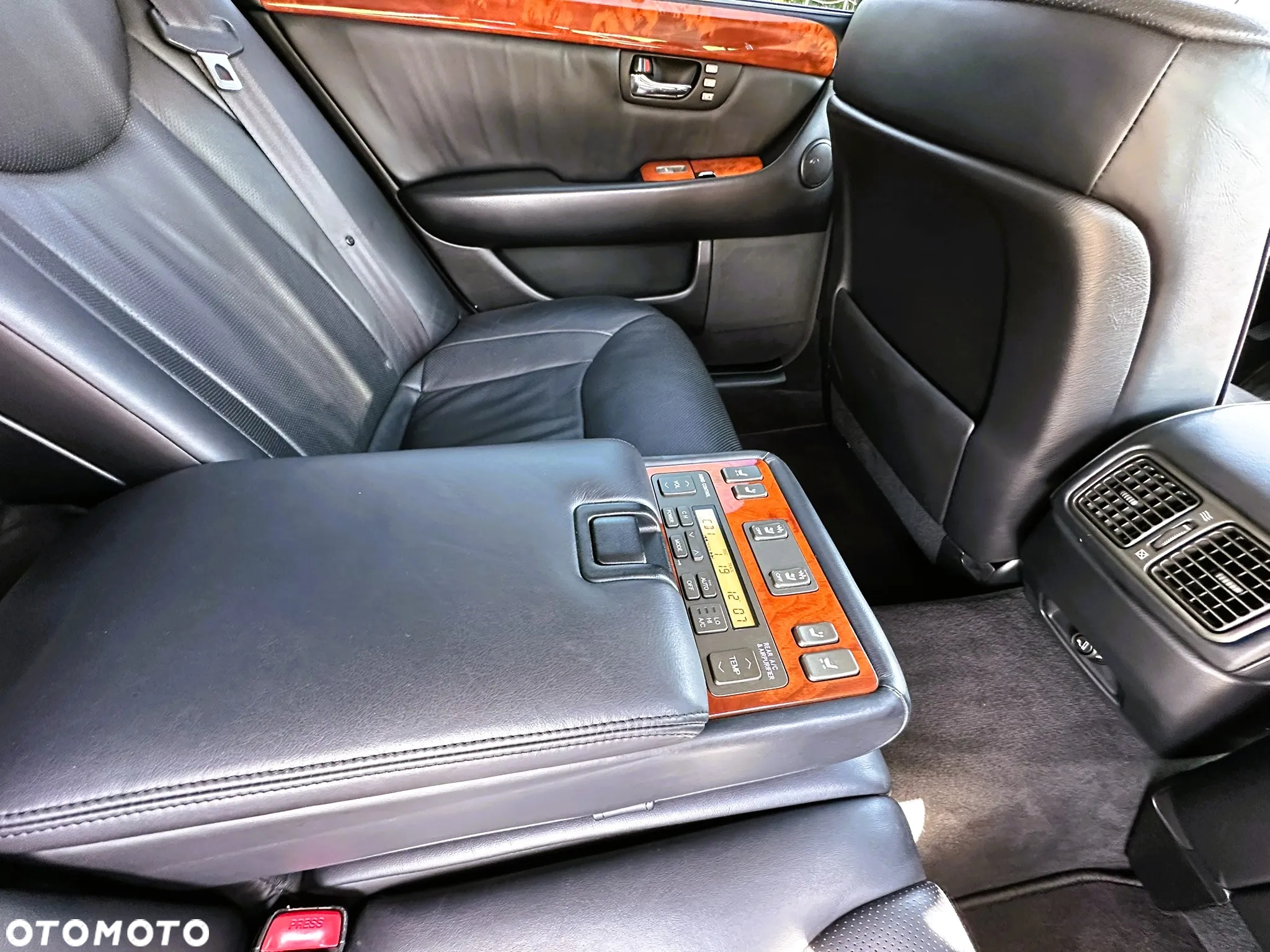 Lexus LS - 23