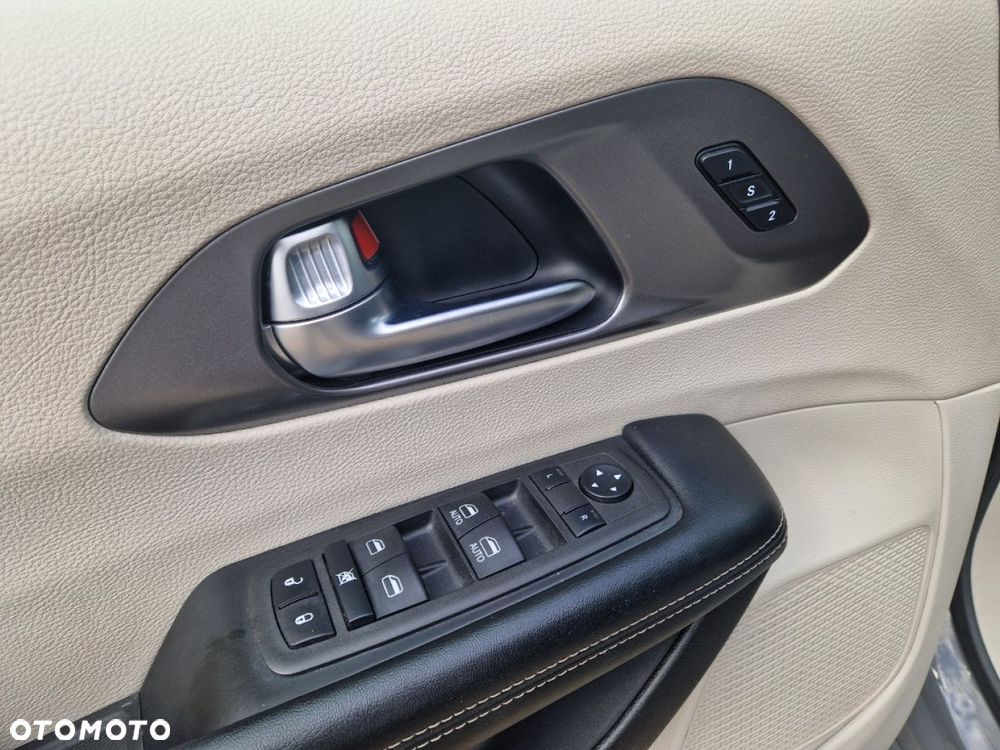 Chrysler Pacifica - 10