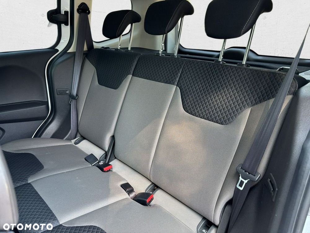 Ford Tourneo Courier - 22