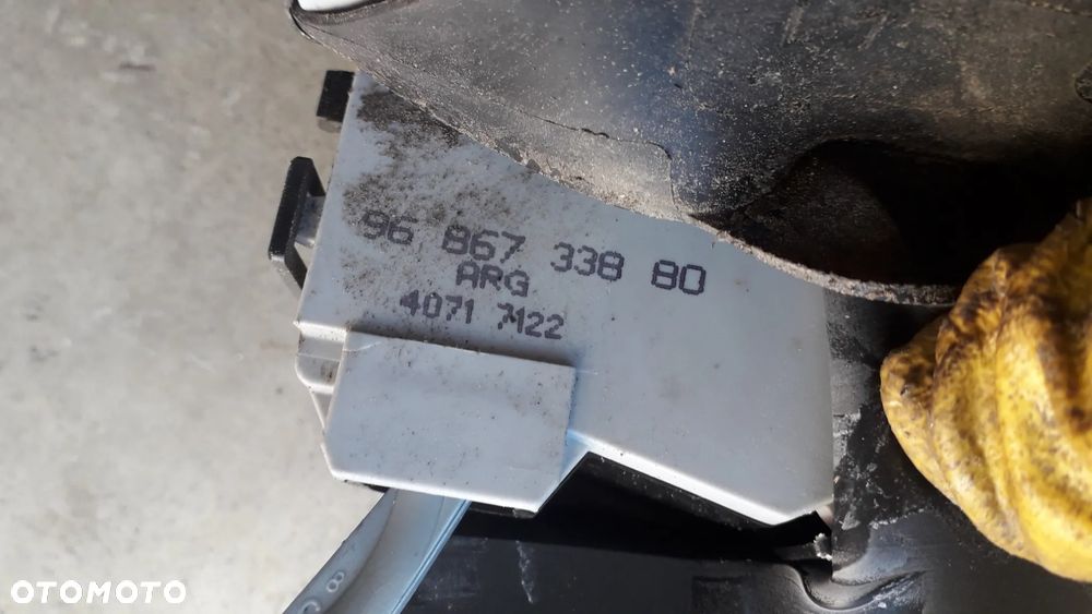 zamek drzwi tył lewy  9686733880 Citroen c4 I lift 1.6 VTI - 2