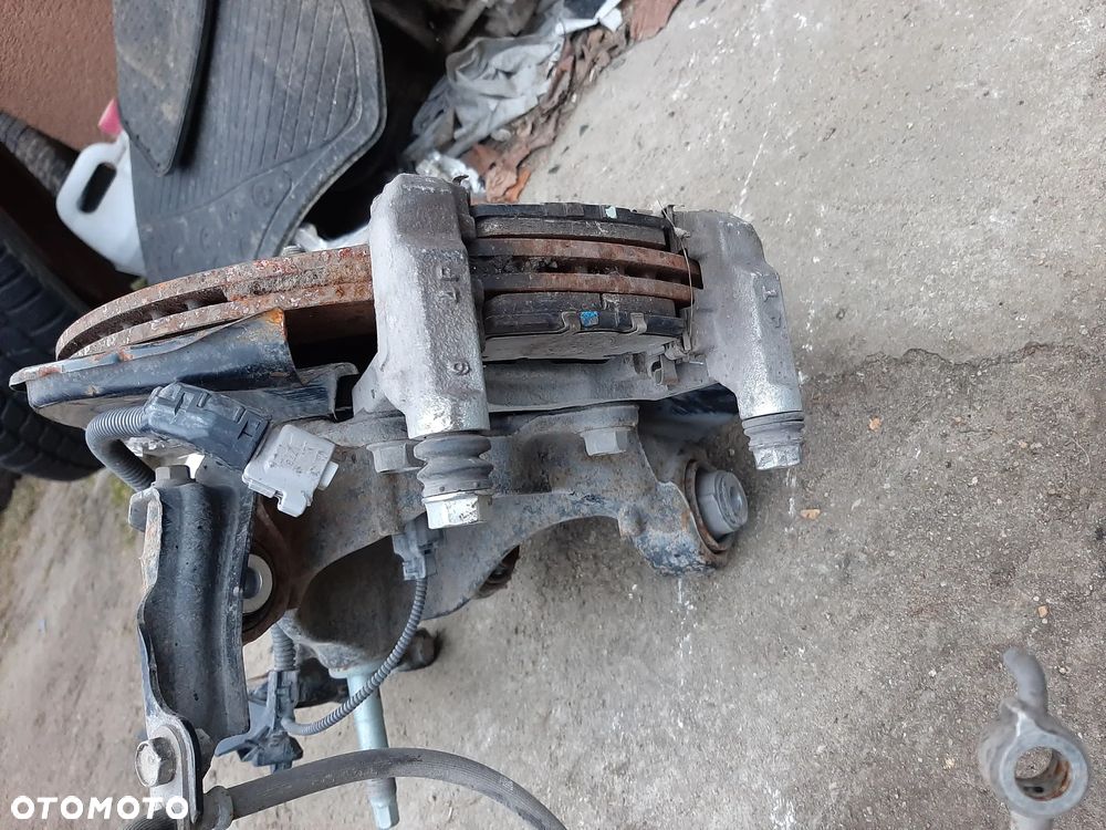 Toyota RAV4 2WD 2022r zwrotnica prawy tył piasta, łożysko czujnik ABS - 4