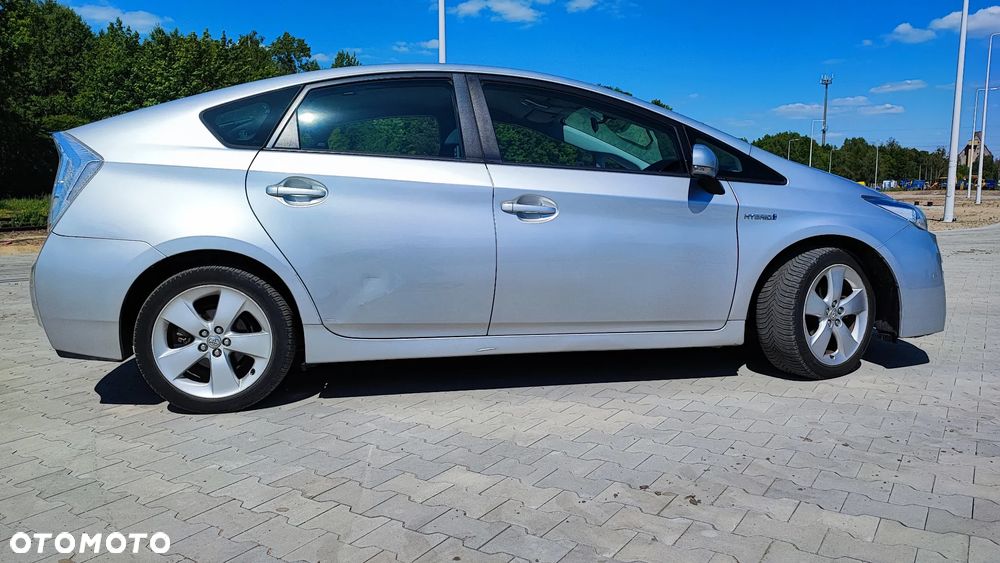 Toyota Prius (Hybrid) - 6