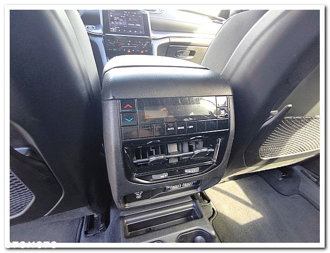 Jeep Grand Cherokee - 32