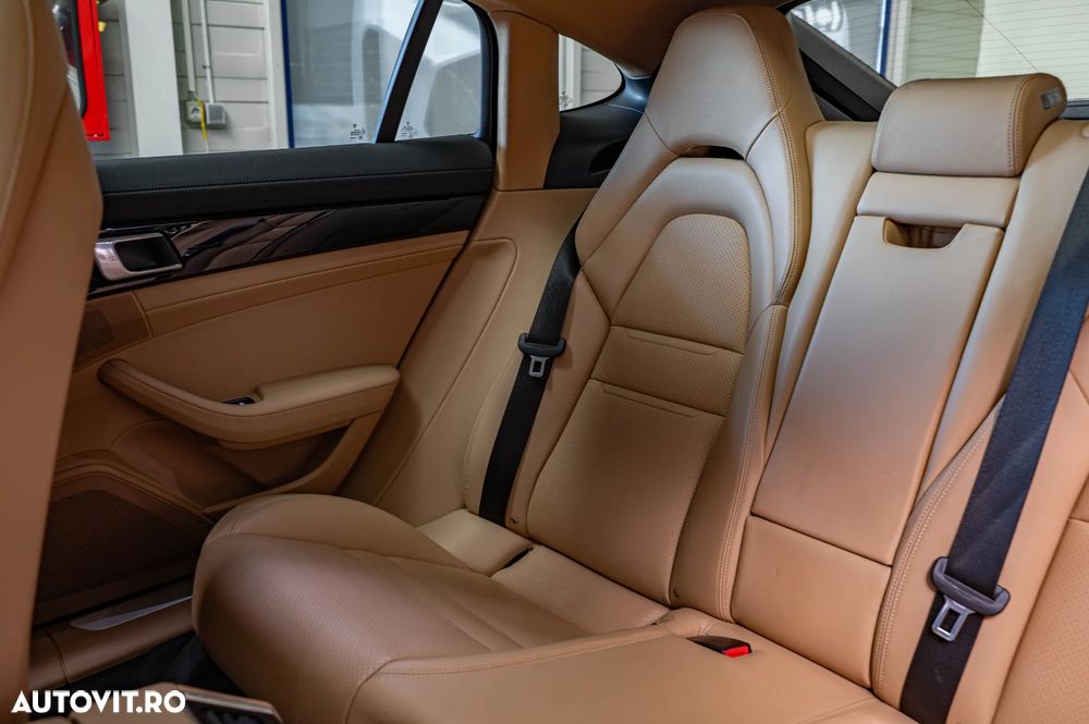 Porsche Panamera 4 E-Hybrid - 32