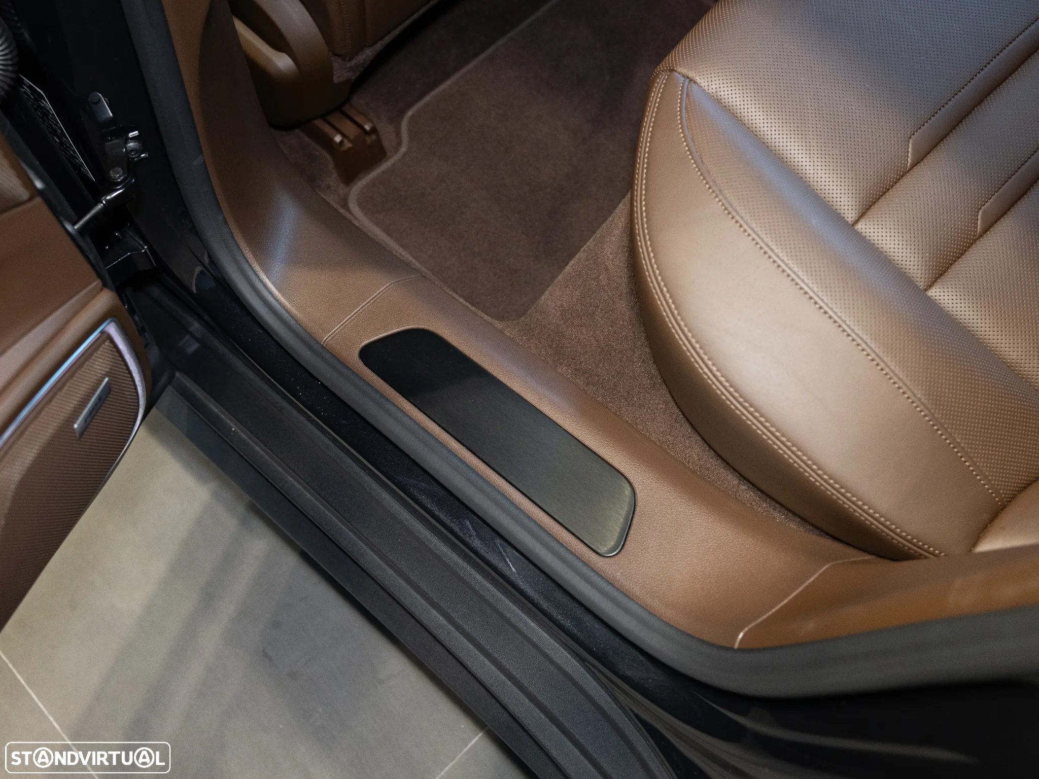 Porsche Panamera 4 E-Hybrid Platinum Edition - 37