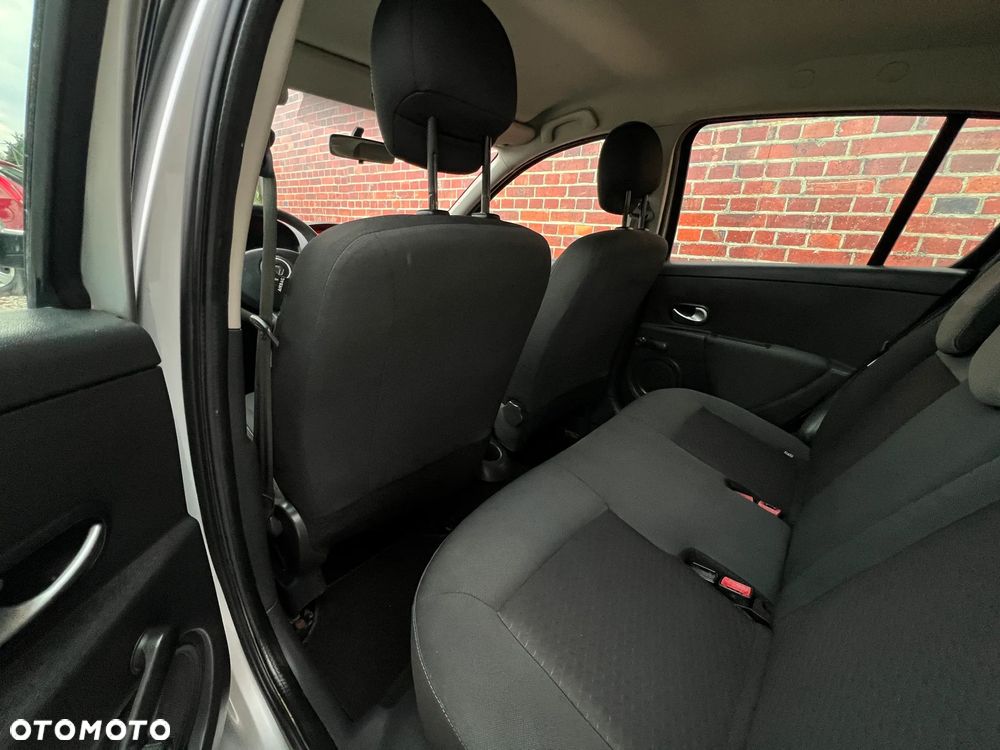 Renault Clio - 11