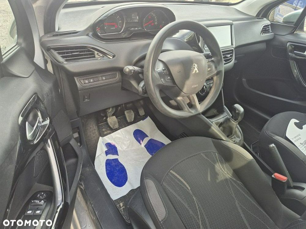 Peugeot 208 - 10