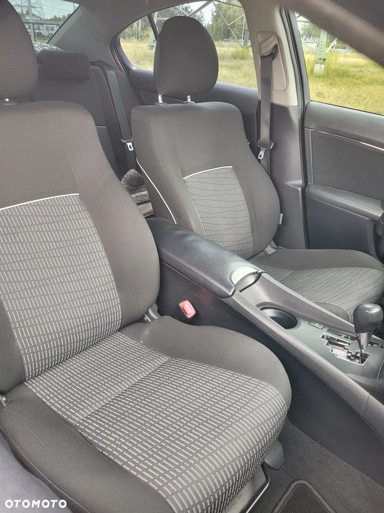 Toyota Avensis 1.8 Sol MS - 25