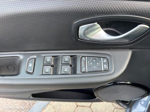 Renault Clio (Energy) TCe 90 Bose Edition - 17