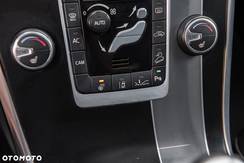 Volvo XC 60 D4 AWD Geartronic Summum - 26
