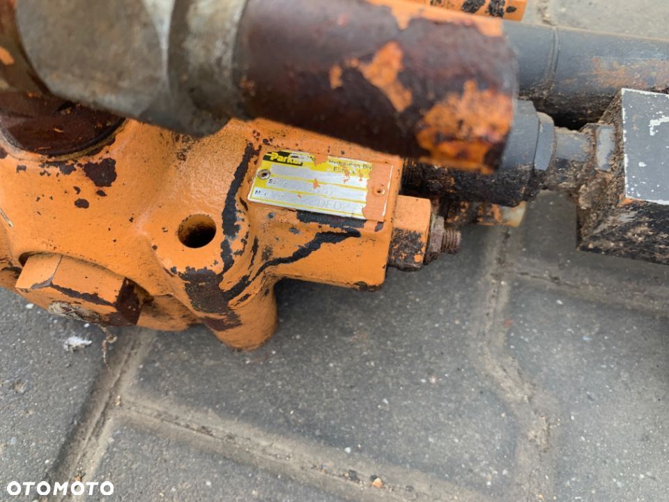 VDSP22DFD271 Parker Rozdzielacz hydrauliczny 3 sekcyjny CASE 580, 10018637 - 6