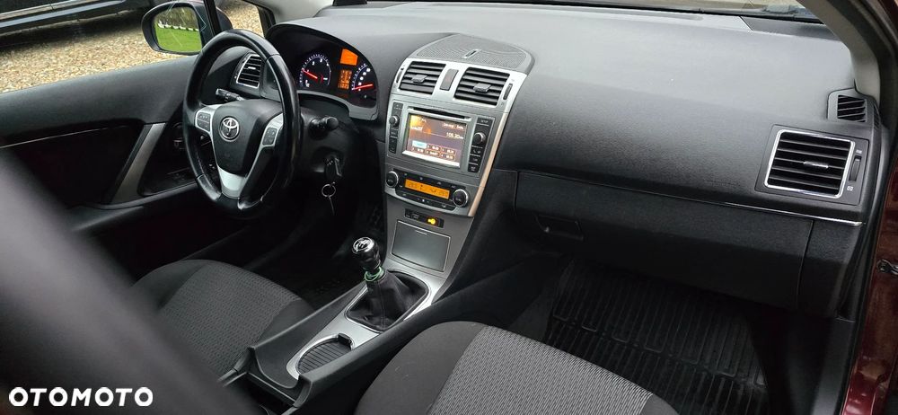 Toyota Avensis 2012 photo 3