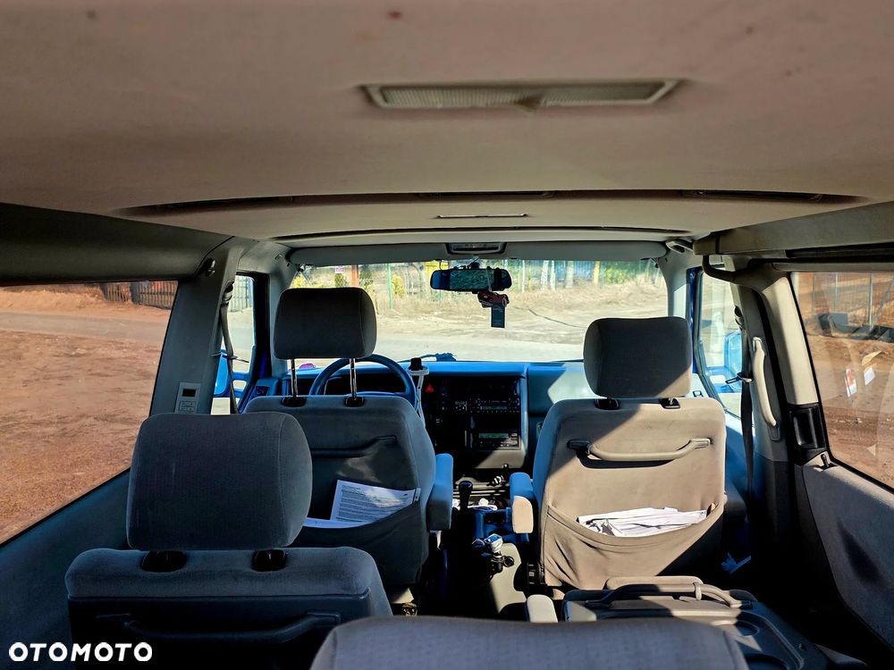 Volkswagen Caravelle - 8