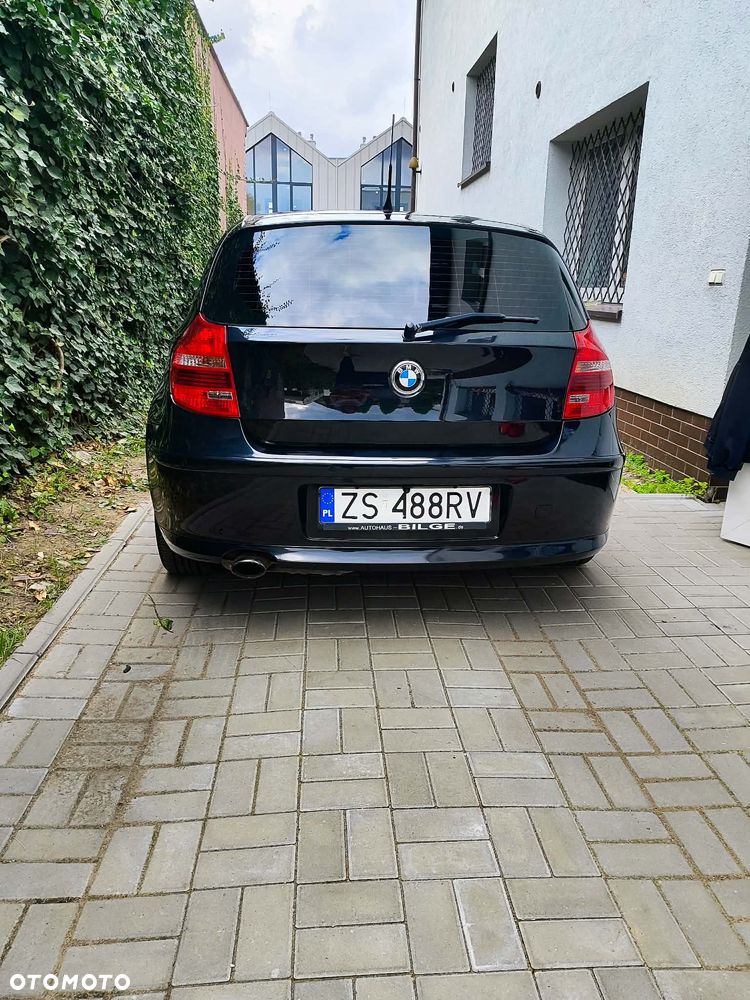 BMW Seria 1 118I 2011 photo 2
