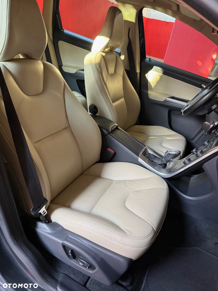 Volvo XC 60 2.4D AWD Summum - 10