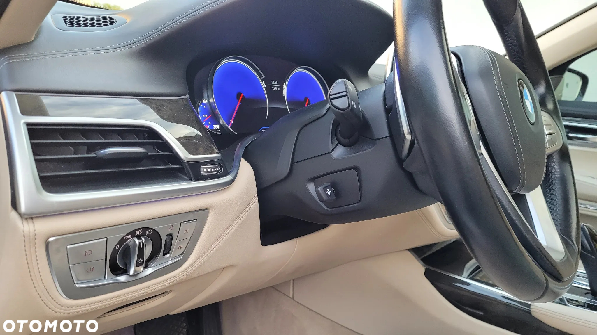 BMW Seria 7 740Li - 28
