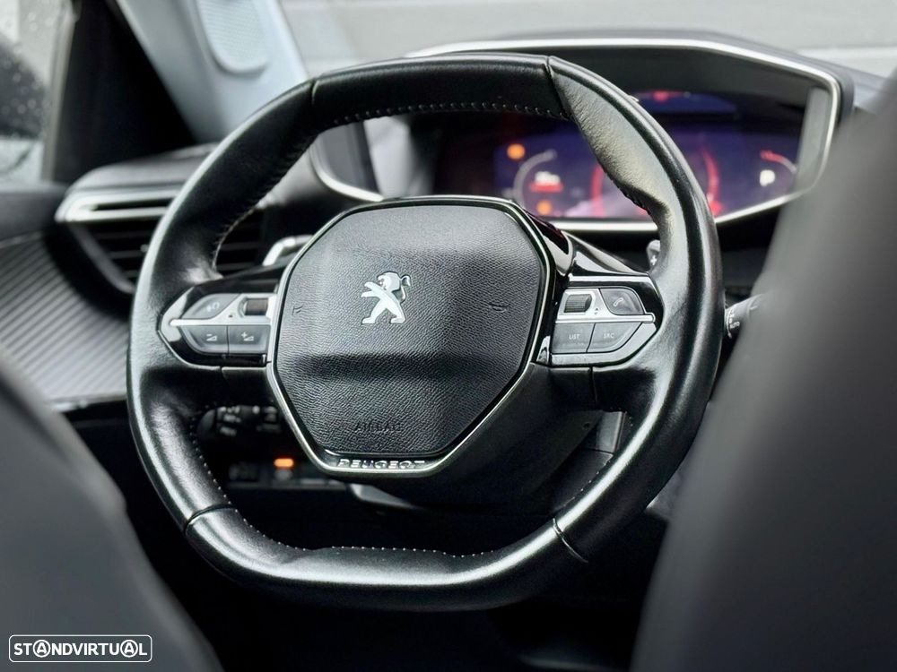 Peugeot 2008 1.2 PureTech Allure EAT8 - 37