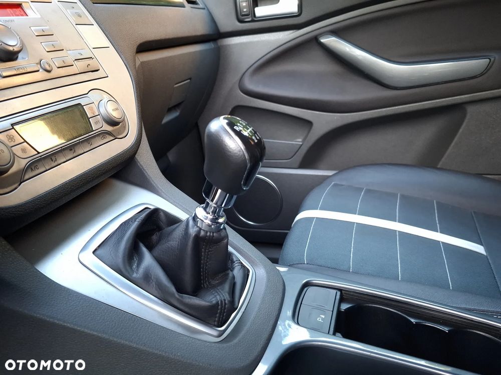 Ford Kuga 2.0 TDCi 2x4 Titanium - 9