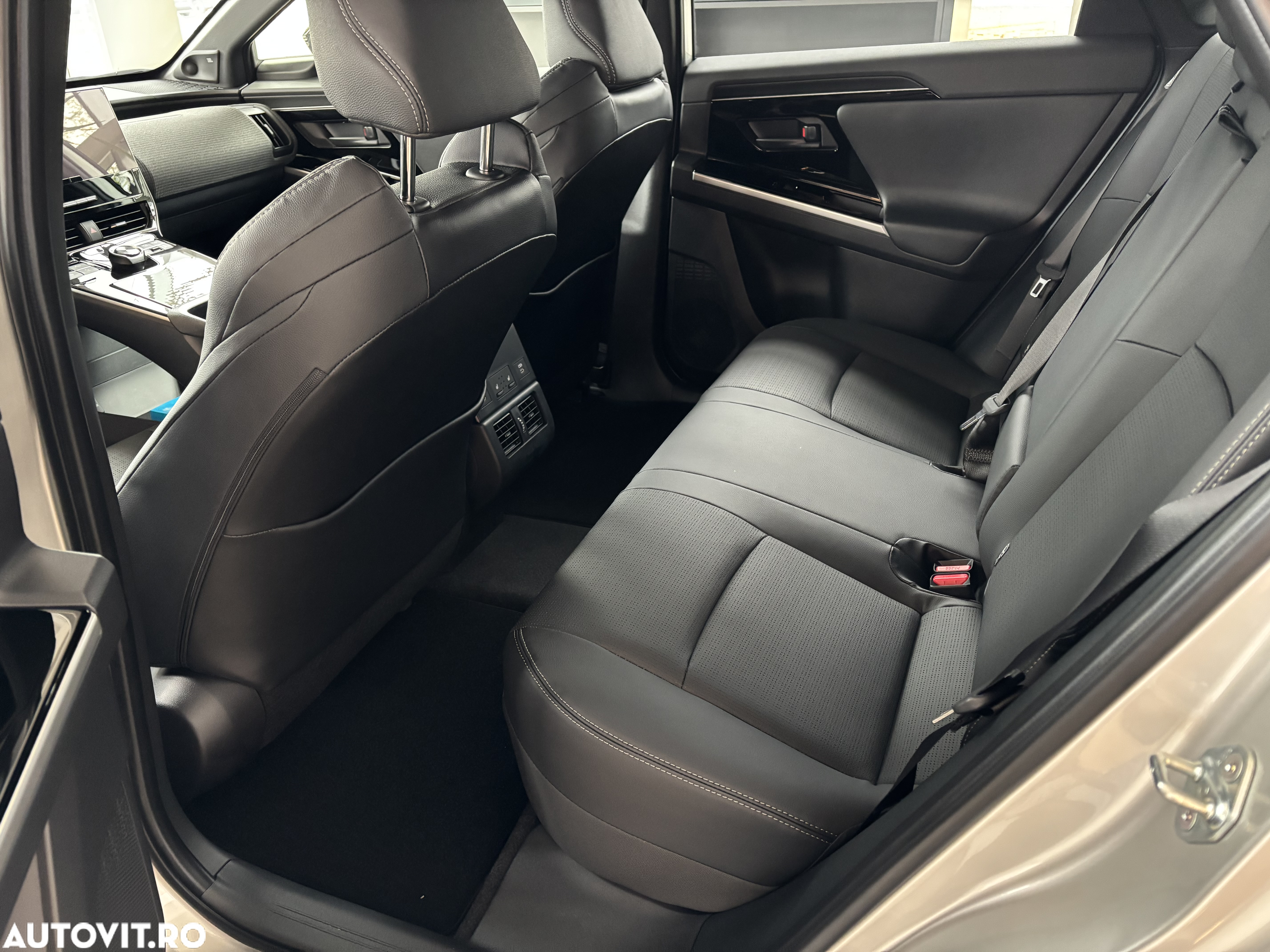 Toyota BZ4X 160 KW AWD (4x4) Luxury Solar Edition - 11