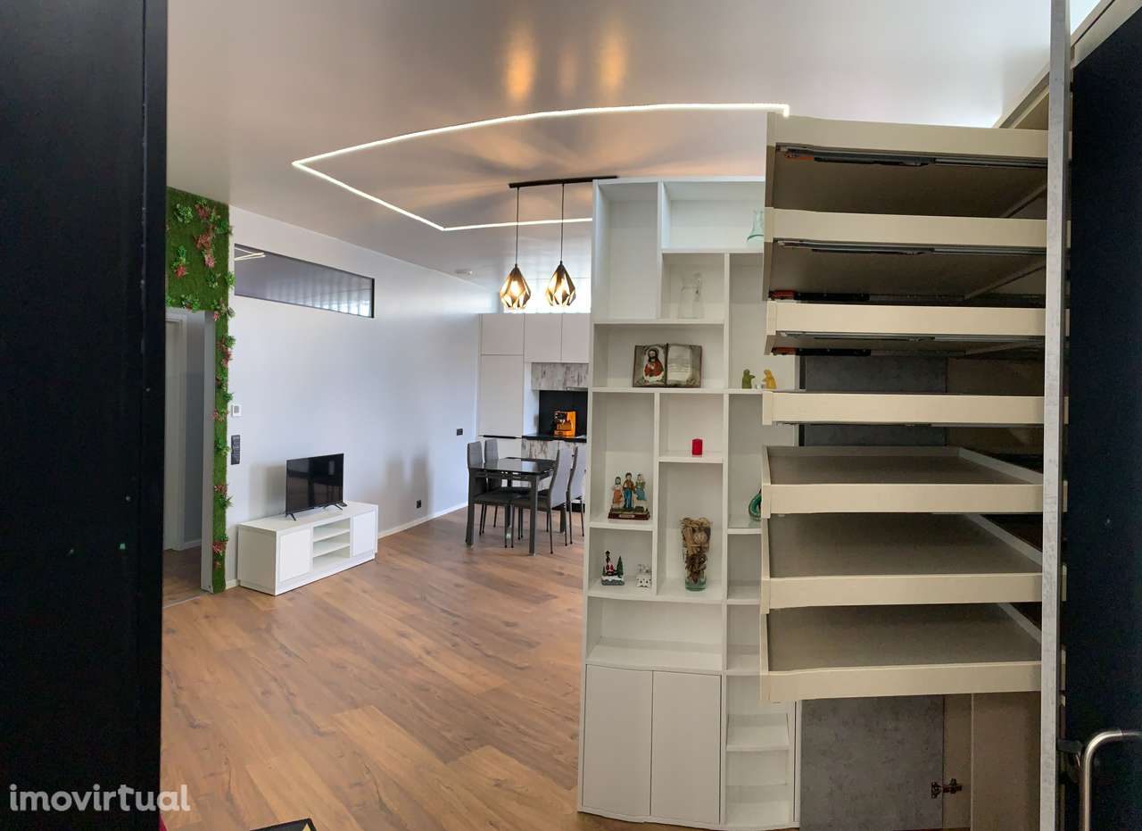 Apartamento T2 remodelado, com estacionamento - Benedita, Alcobaça - Grande imagem: 4/37