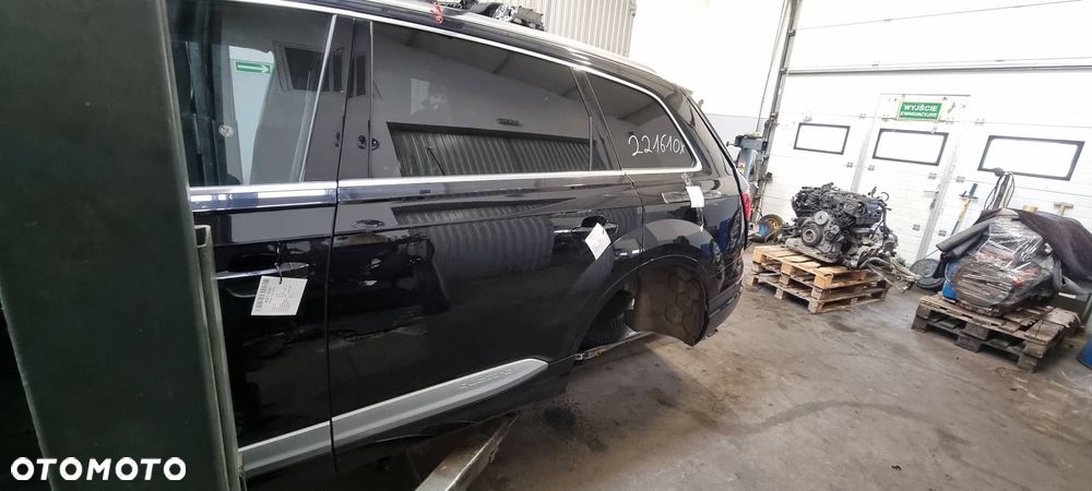 DRZWI LEWE TYŁ AUDI Q7 II 4M LC9X - 14
