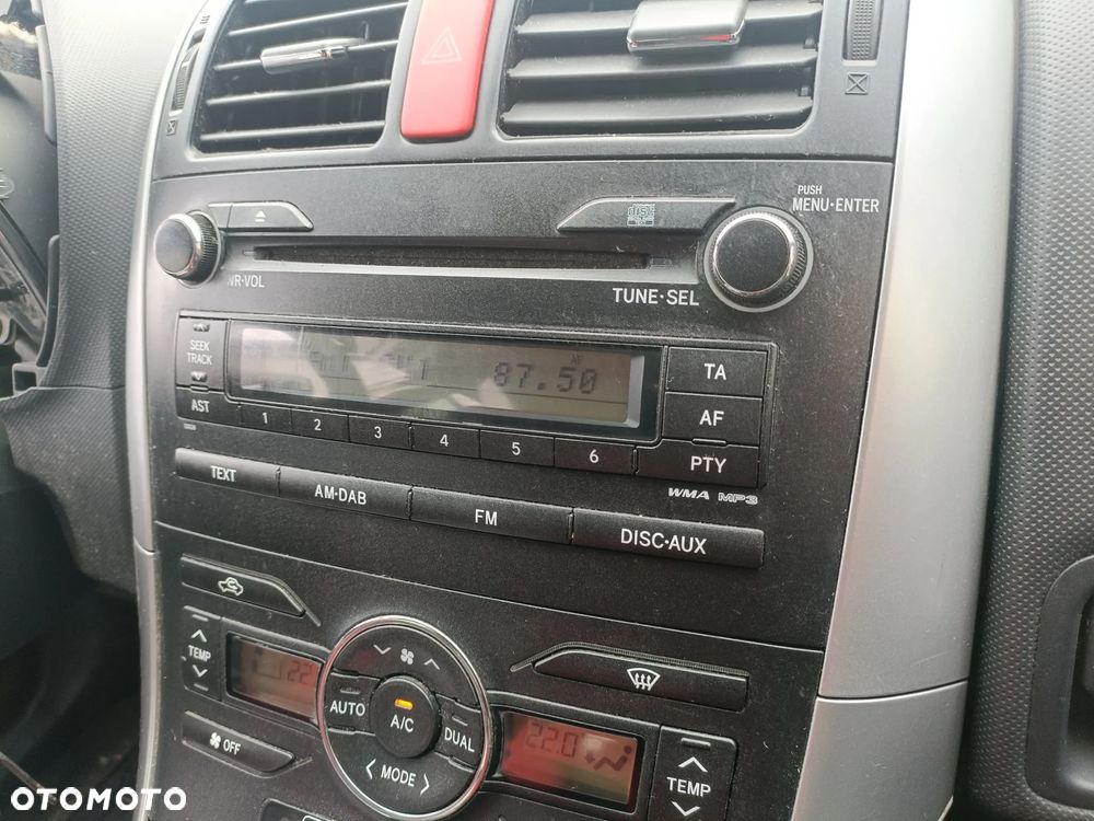 TOYOTA AURIS I 06-12 LIFT 2010 r. 5D radioodtwarzacz radioodbiornik radio  * - 3