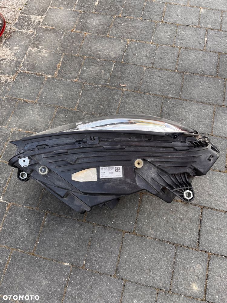 Lampa przednia LED Mercedes Benz GLC 300 - 4