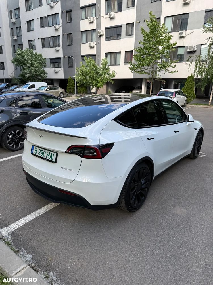 Tesla Model Y - 7