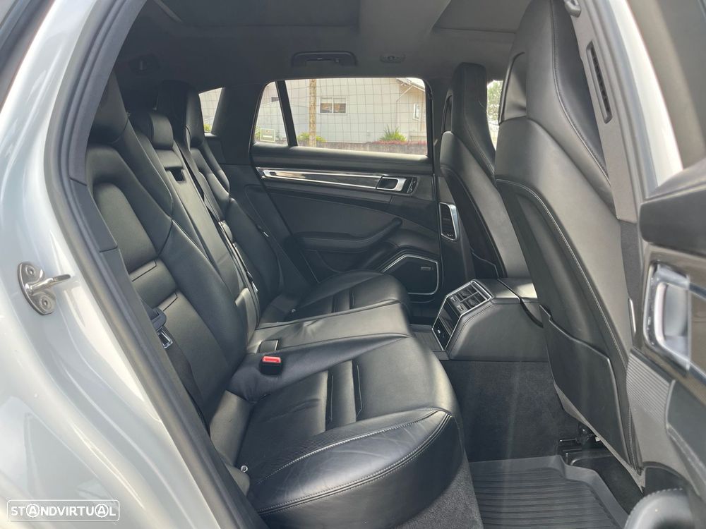 Porsche Panamera Sport Turismo - 35