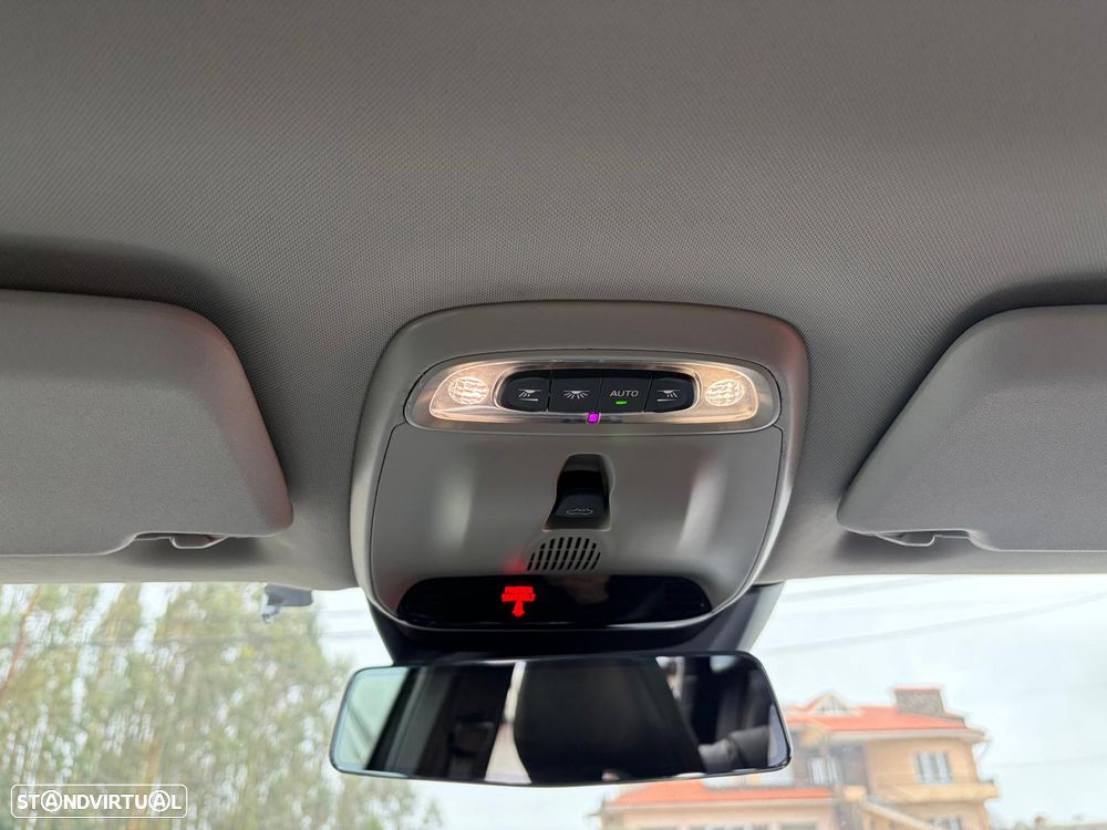 Volvo V40 Cross Country D2 Momentum - 42