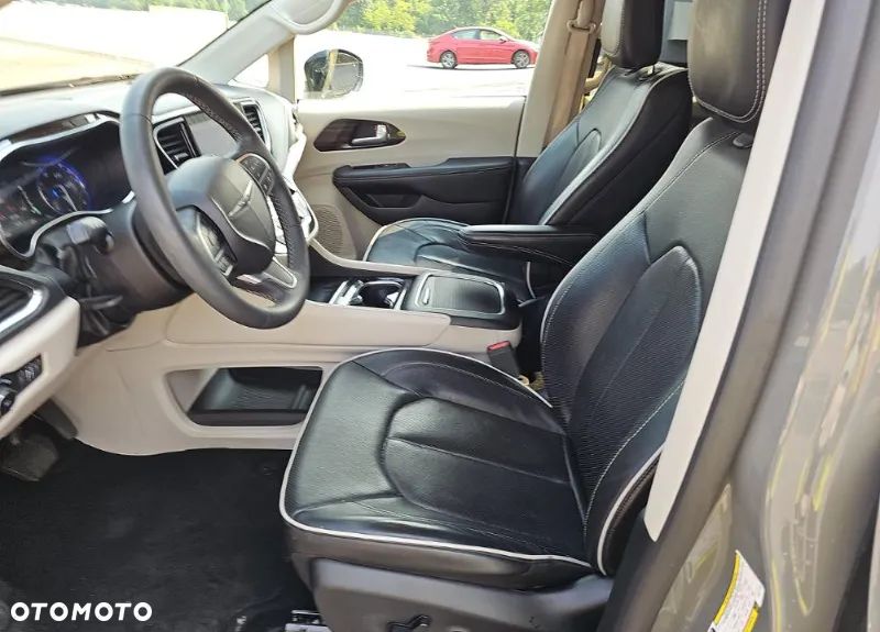 Chrysler Pacifica - 7