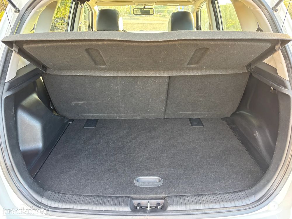 Kia Venga 1.4 CRDi TX ISG - 9