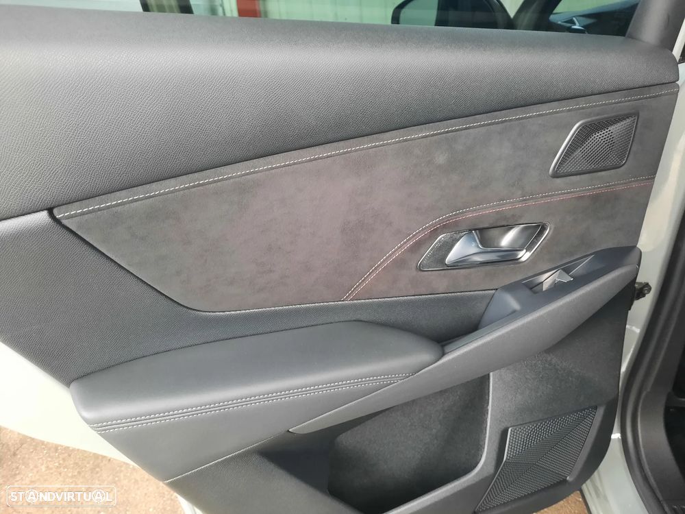 DS DS7 Crossback E-Tense Performance Line+ EAT8 - 39