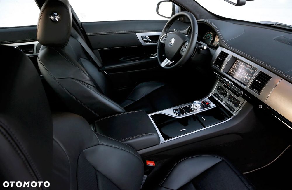 Jaguar XF 3.0 TDV6 R-Sport - 6