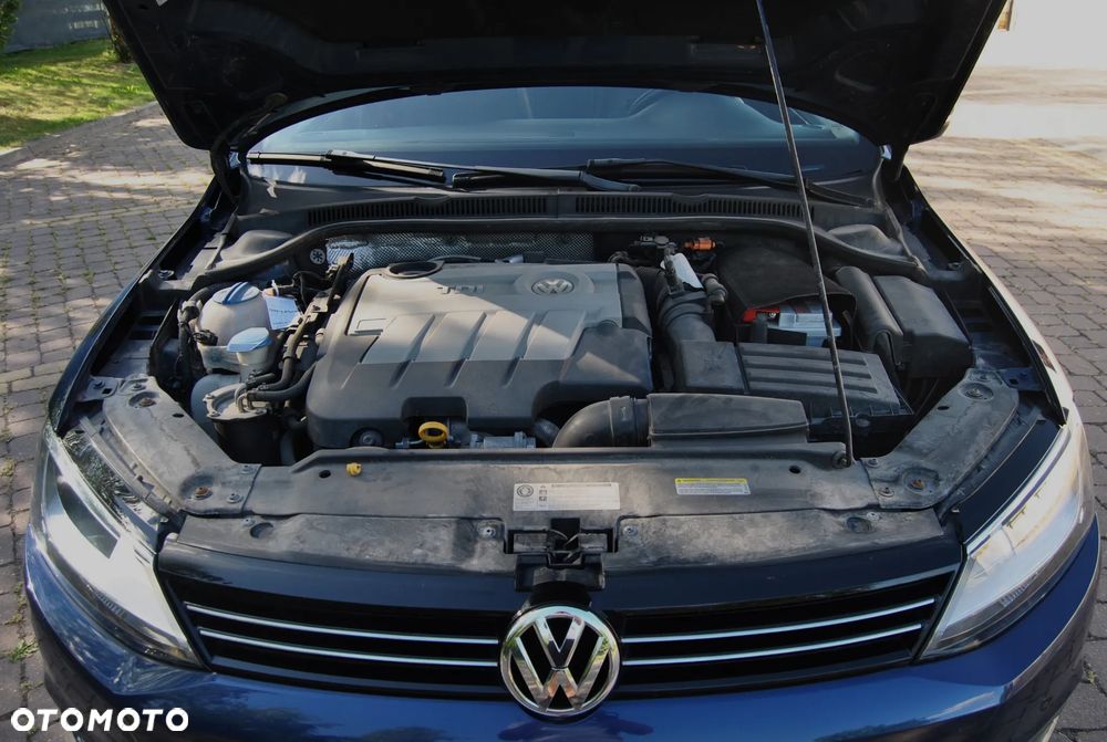 Volkswagen Jetta 2.0 TDI Match - 13