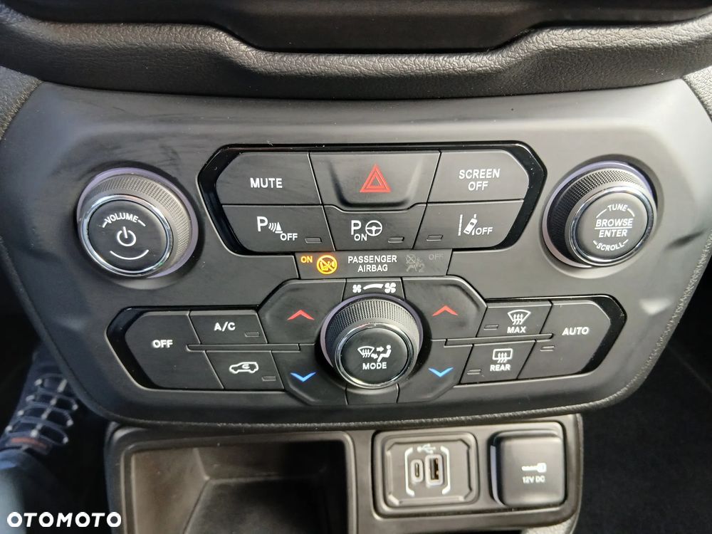 Jeep Renegade 1.5 T4 mHEV Altitude FWD S&S DCT - 24