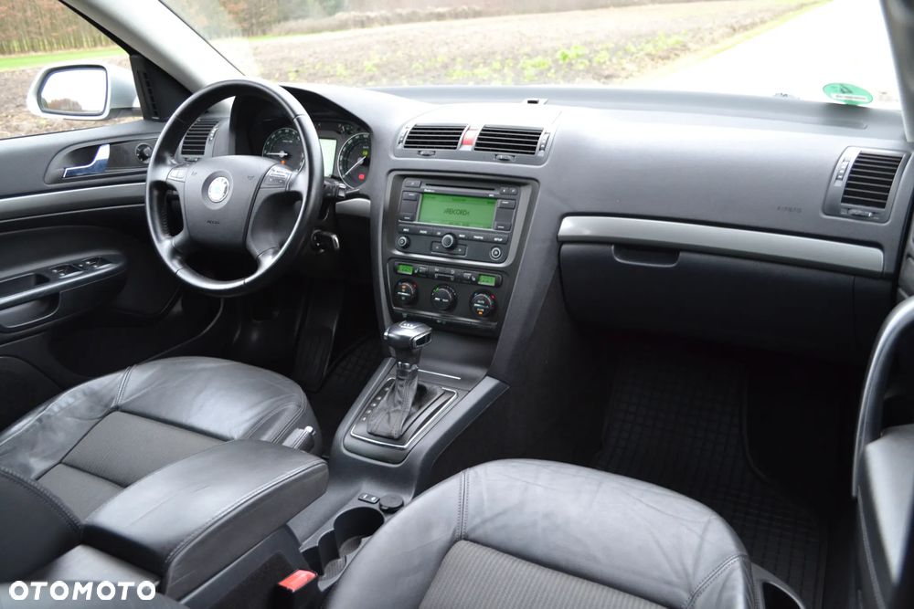 Skoda Octavia 2.0 TDI Elegance DSG - 22