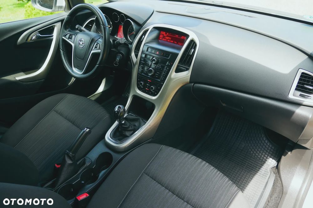 Opel Astra 1.6 Caravan Cosmo - 19