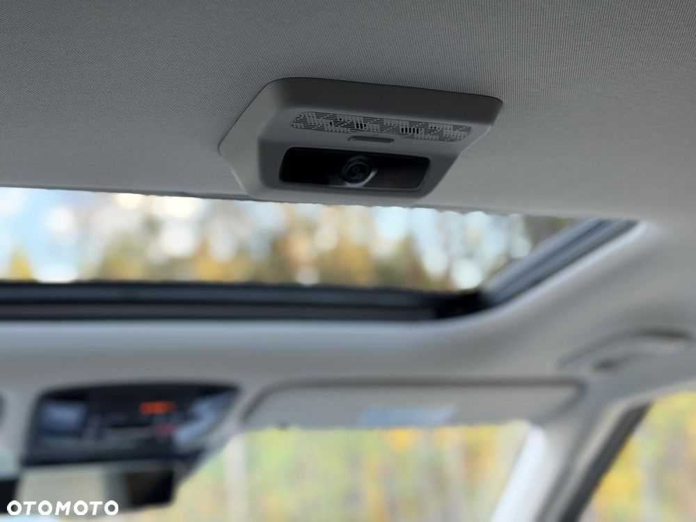Kia Carnival - 31
