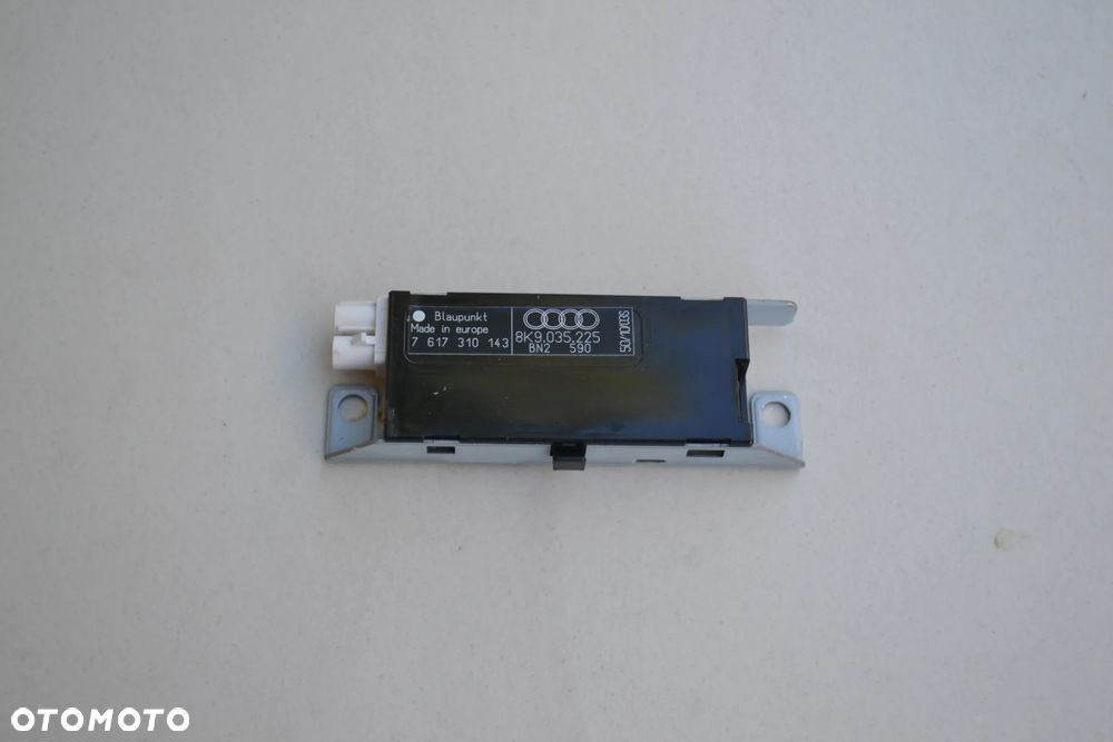 AUDI A4 B8 A5 WZMACNIACZ ANTENOWY 8K9035225 - 1