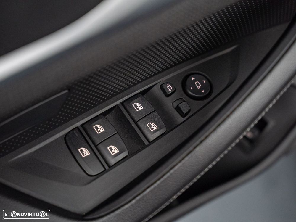BMW i4 eDrive40 — fotografia 18