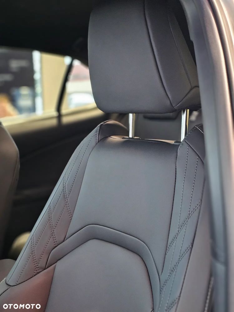 Lexus UX 300h F Sport Design - 5