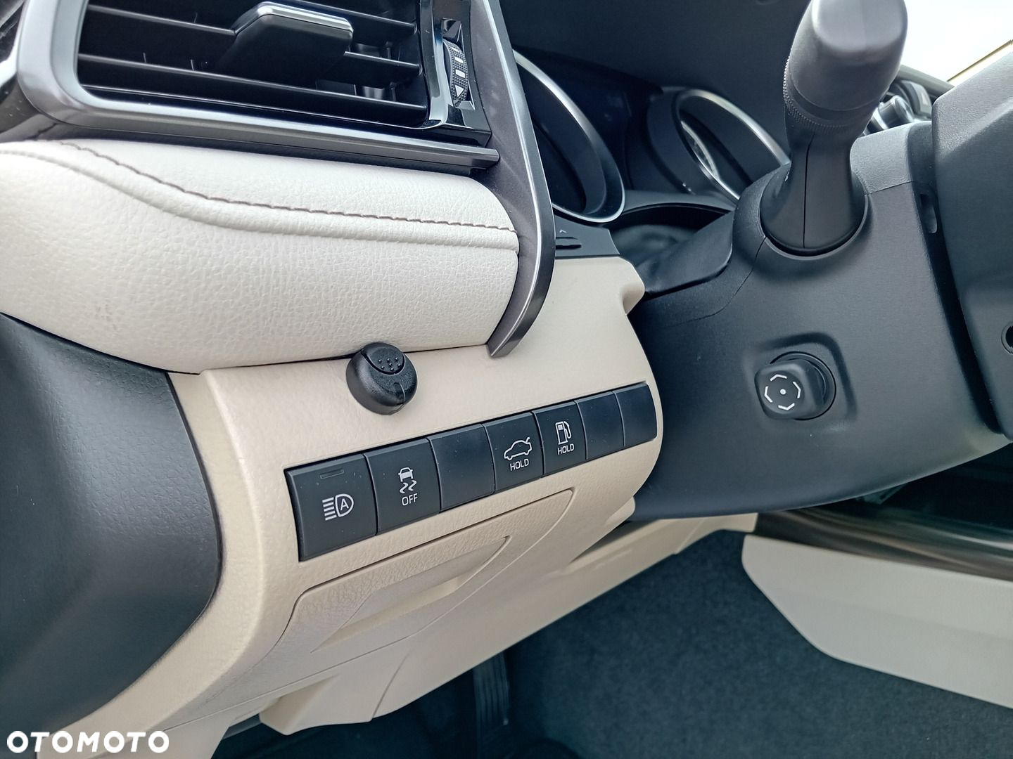 Toyota Camry - 25