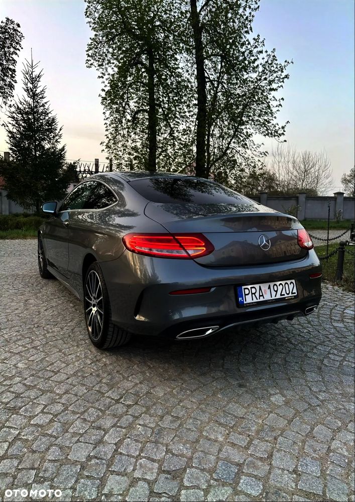 Mercedes-Benz Klasa C 220 d Coupe 4Matic 9G-TRONIC AMG Line - 4