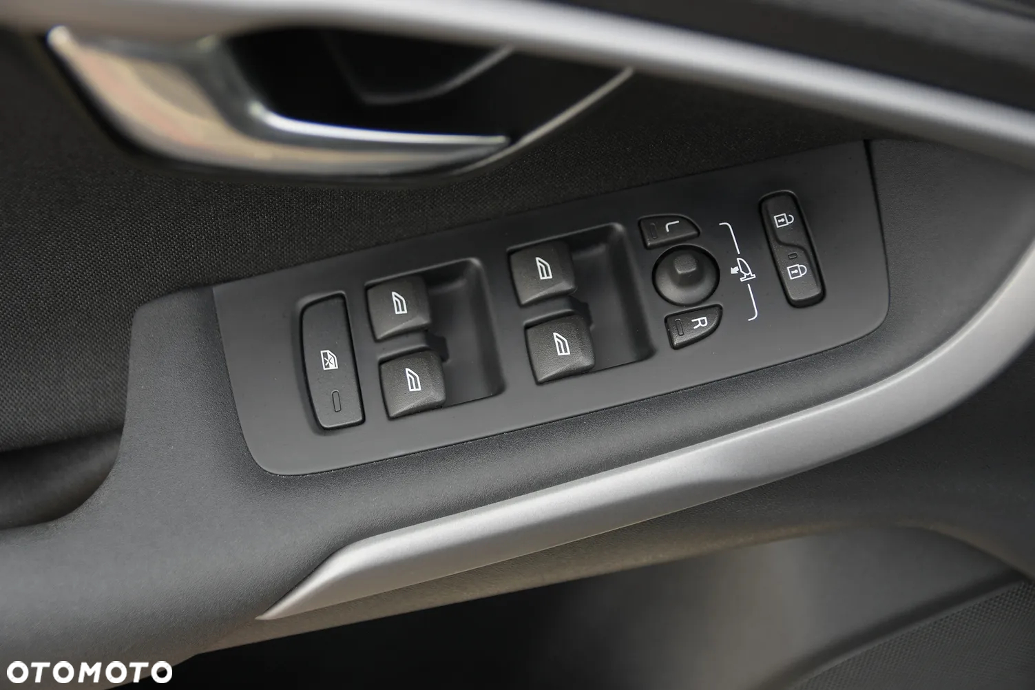 Volvo V40 D3 Drive-E Momentum - 25