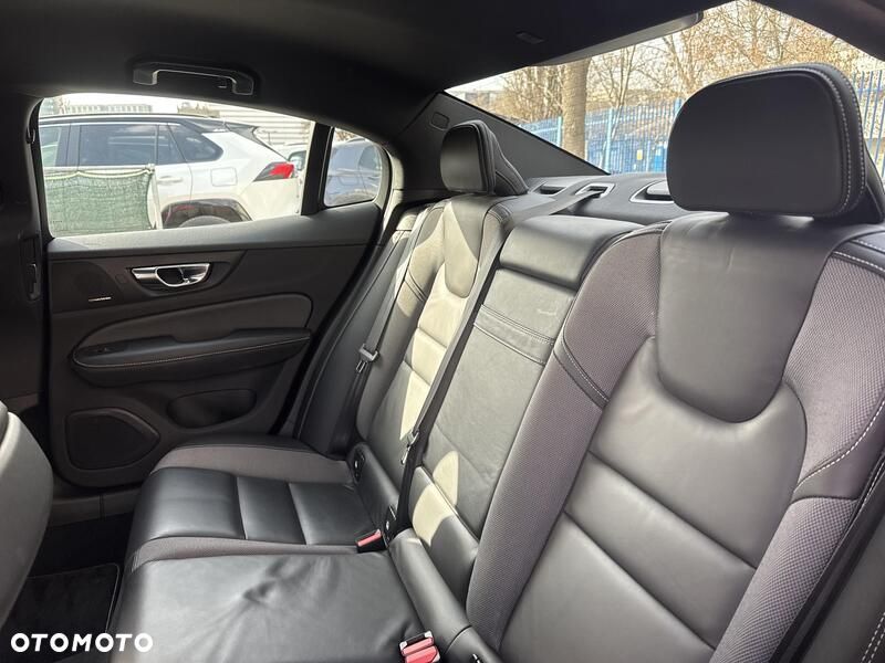 Volvo S60 B4 B R-Design - 14